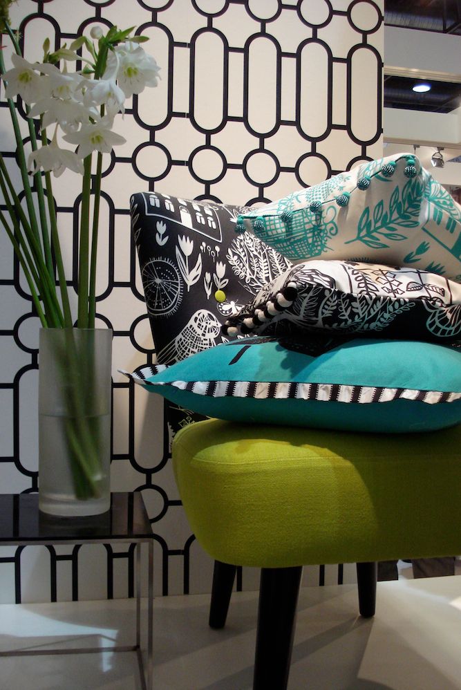 Dieser trendige Polstersessel ist grün und von Designers Guild. Kaufen Sie diesen Sessel direkt bei rainer scheid im saarland.