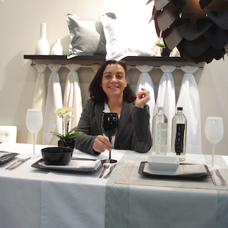 Diplom Designerin Mathis Scheid auf Messebesuch Heimtextil 2014. Exquisite Tischwäsche. Tischdecken und Servietten in weiß und türkis.